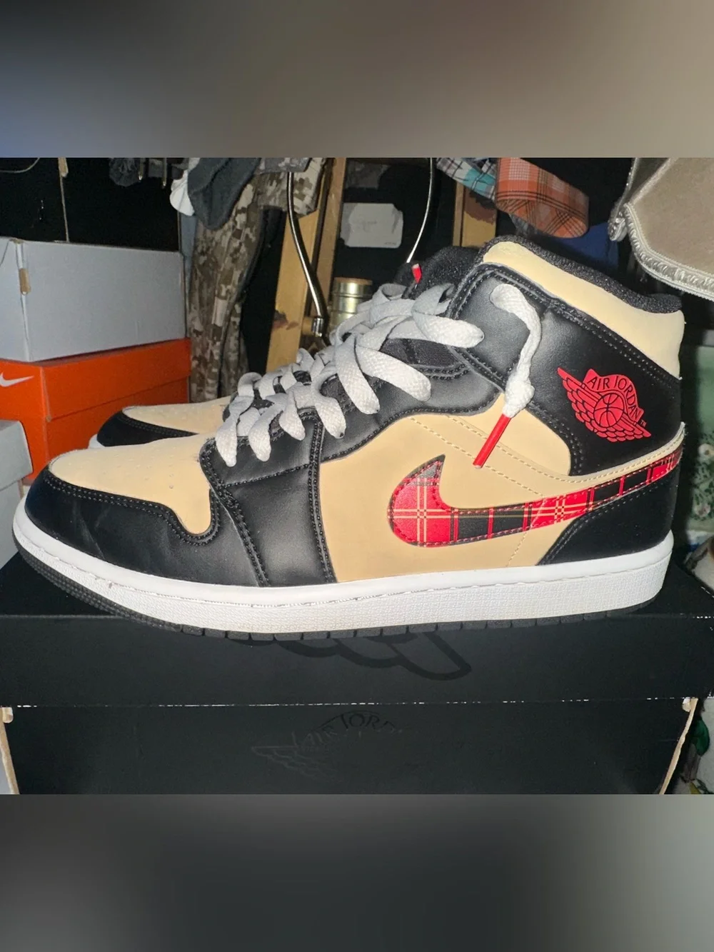 Jordan Retro 1 Mid